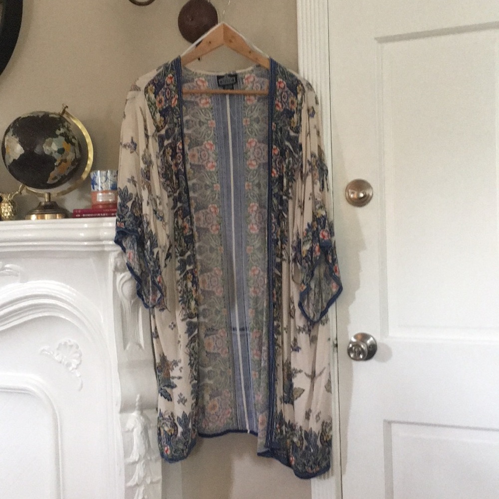 Gorgeous floral printed kimono